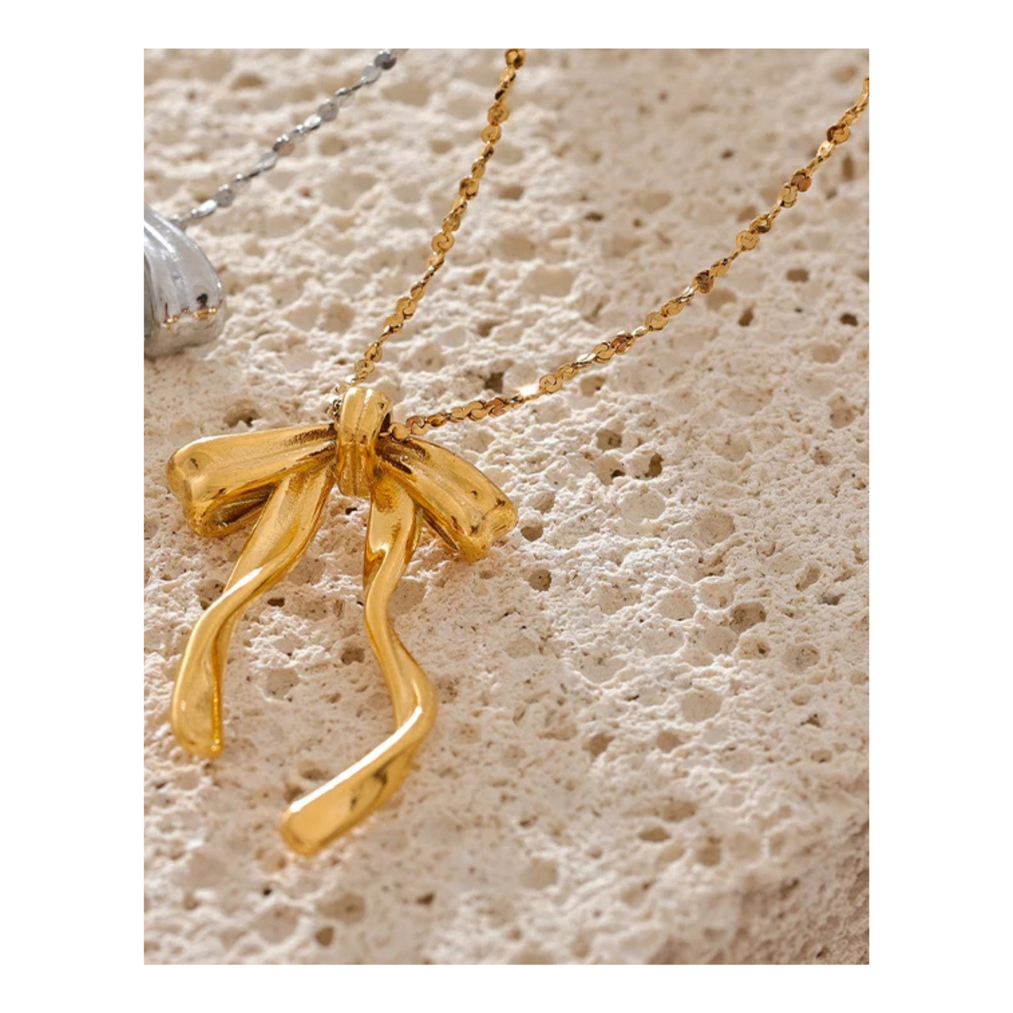 Pretty Bow Necklace
