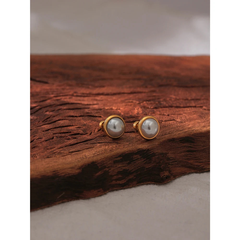 Pearl Screw Back Classic Studs