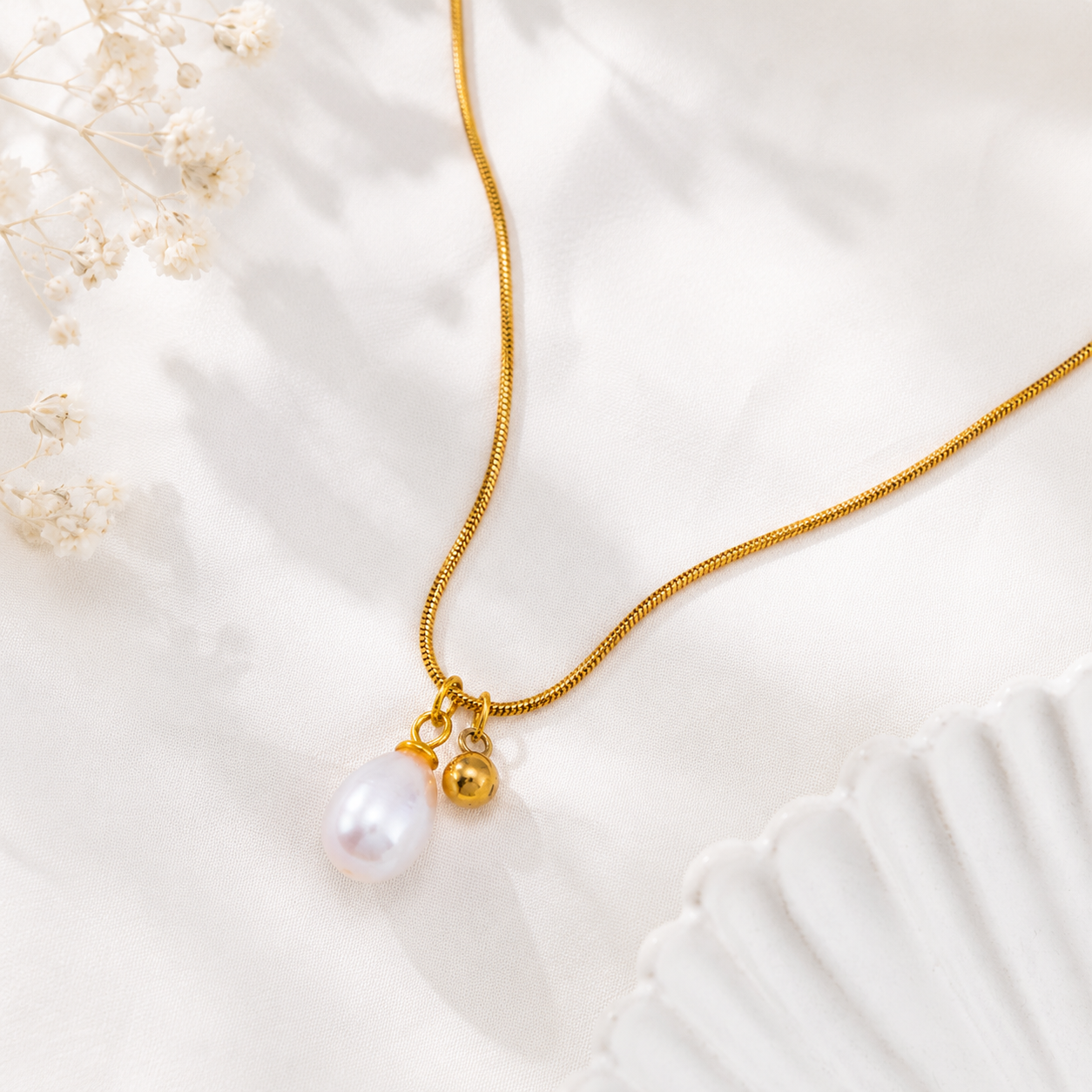 The Pearl Drop Necklace