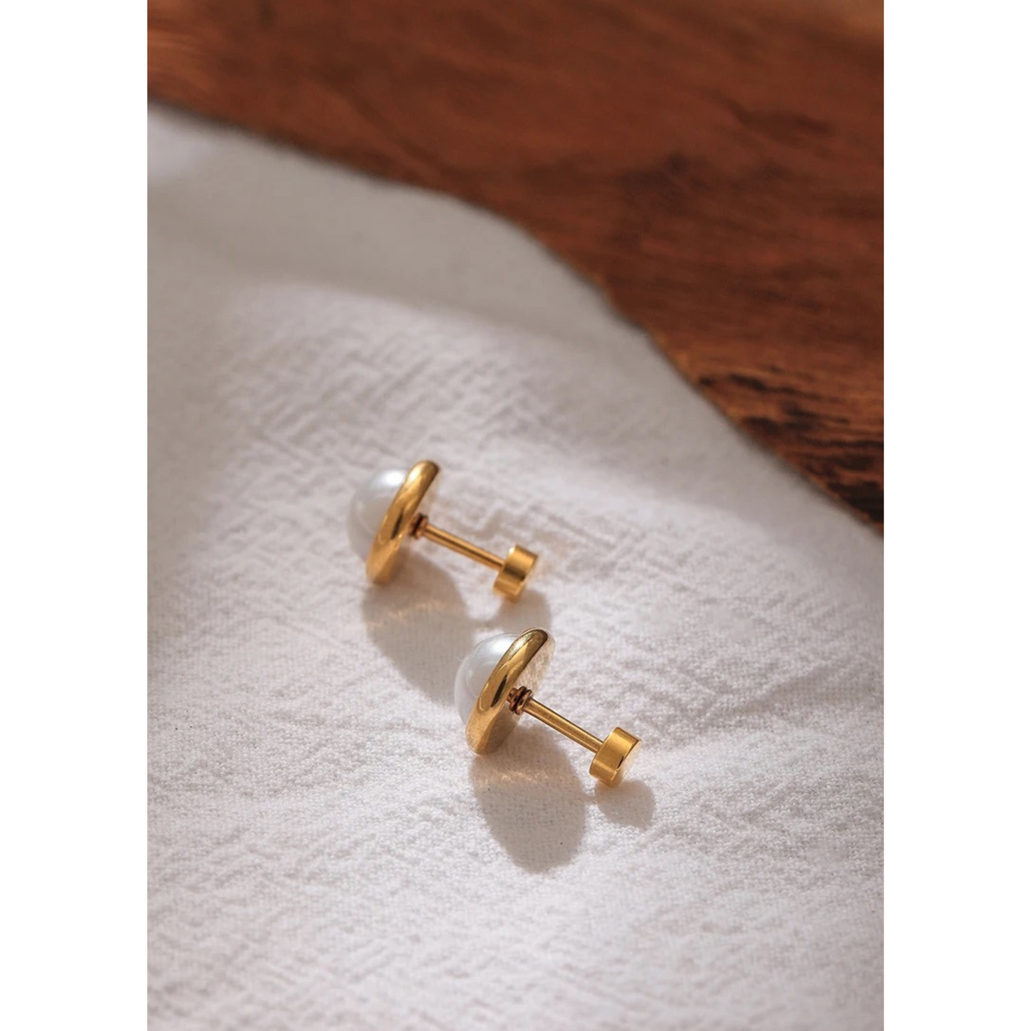 Pearl Screw Back Classic Studs